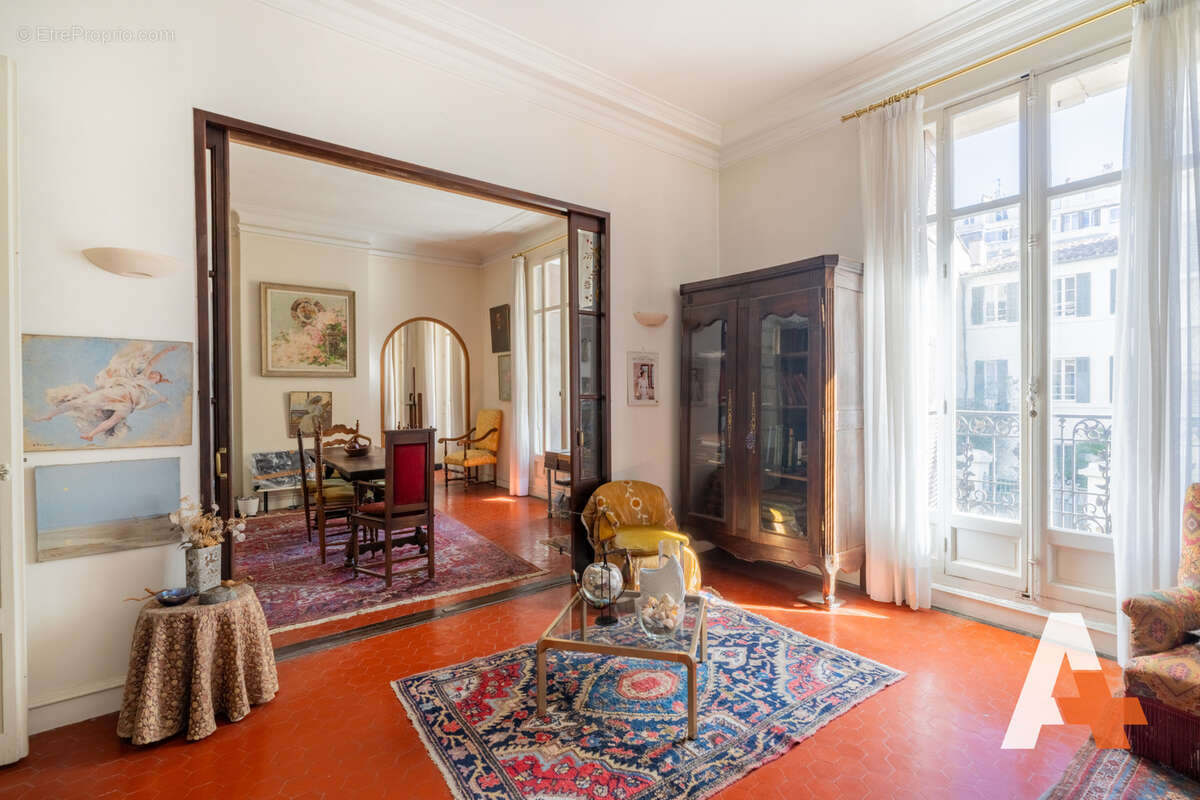 Commerce à MARSEILLE-8E