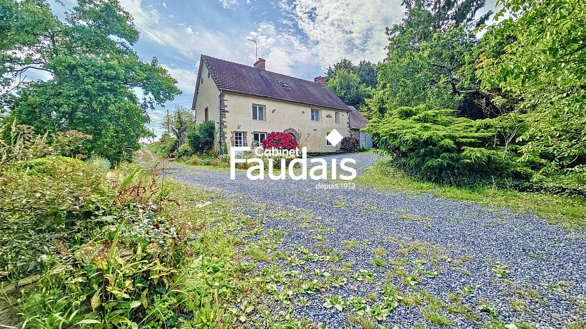 Maison à FEUGERES