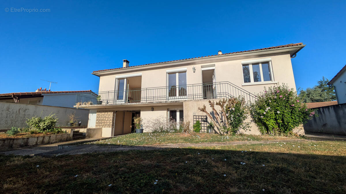Maison à MAGNE
