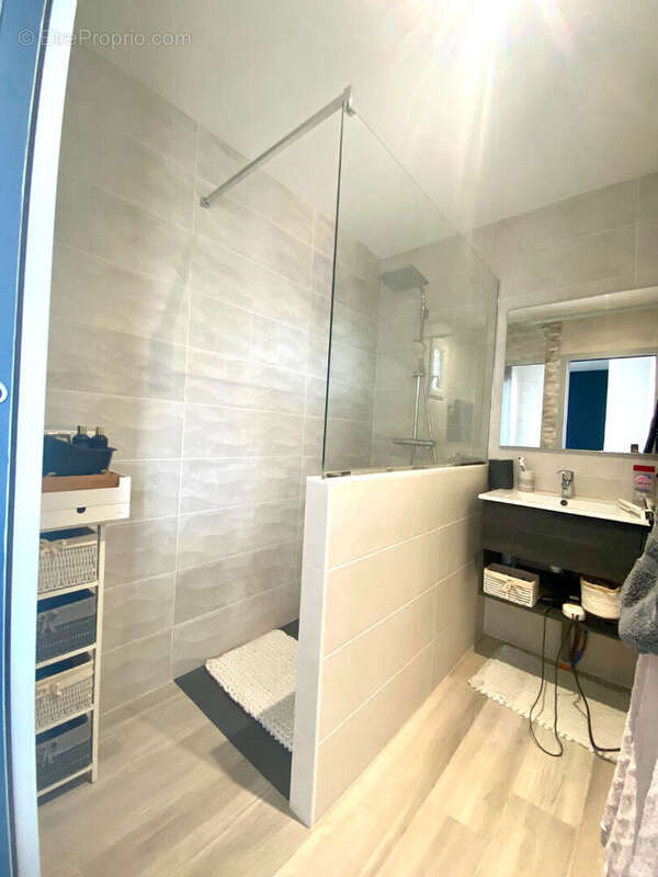 Maison de plain-pied, Saint-Maurice-de-Gourdans 154 m2 sur un terrain de 637m² - photo 13