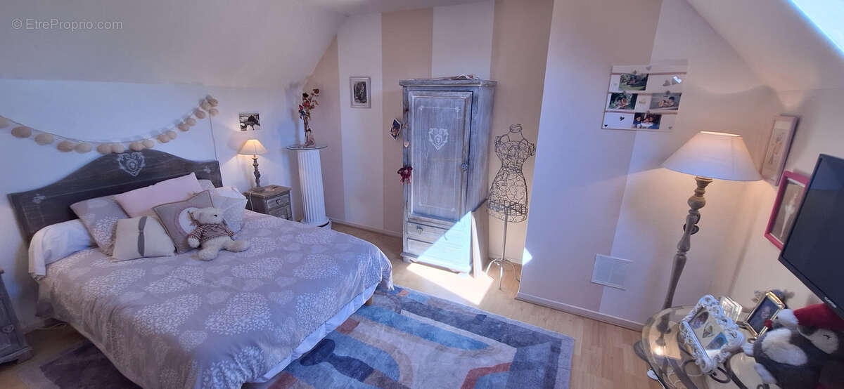 Maison 163m2 environ, 6 chambres,terrain de 1027 m2 arbore, avec sa piscine sans vis a vis. coup de coeur - photo 29