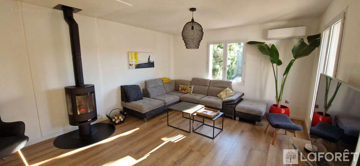 Maison à SAINT-MITRE-LES-REMPARTS