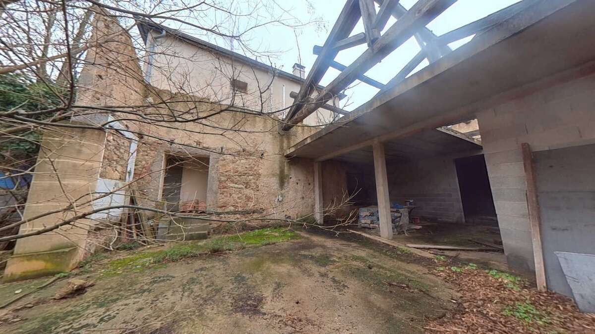 Grande maison de caractère avec grange à rénover près de Pezenas - photo 2