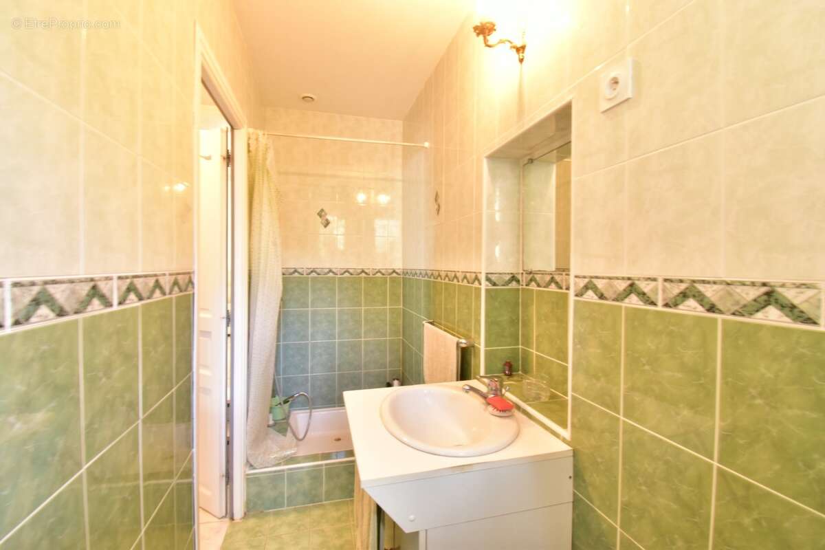 VILLA de plain-pied de 143 m² avec piscine sur 1 378 m² de terrain clos - photo 9