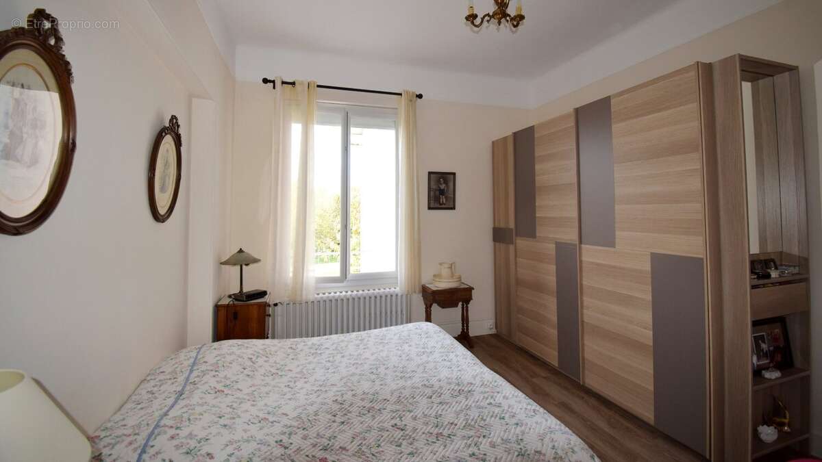 À VENDRE - Quartier des Garets - Maison 130 m² avec garage et jardin. - photo 7