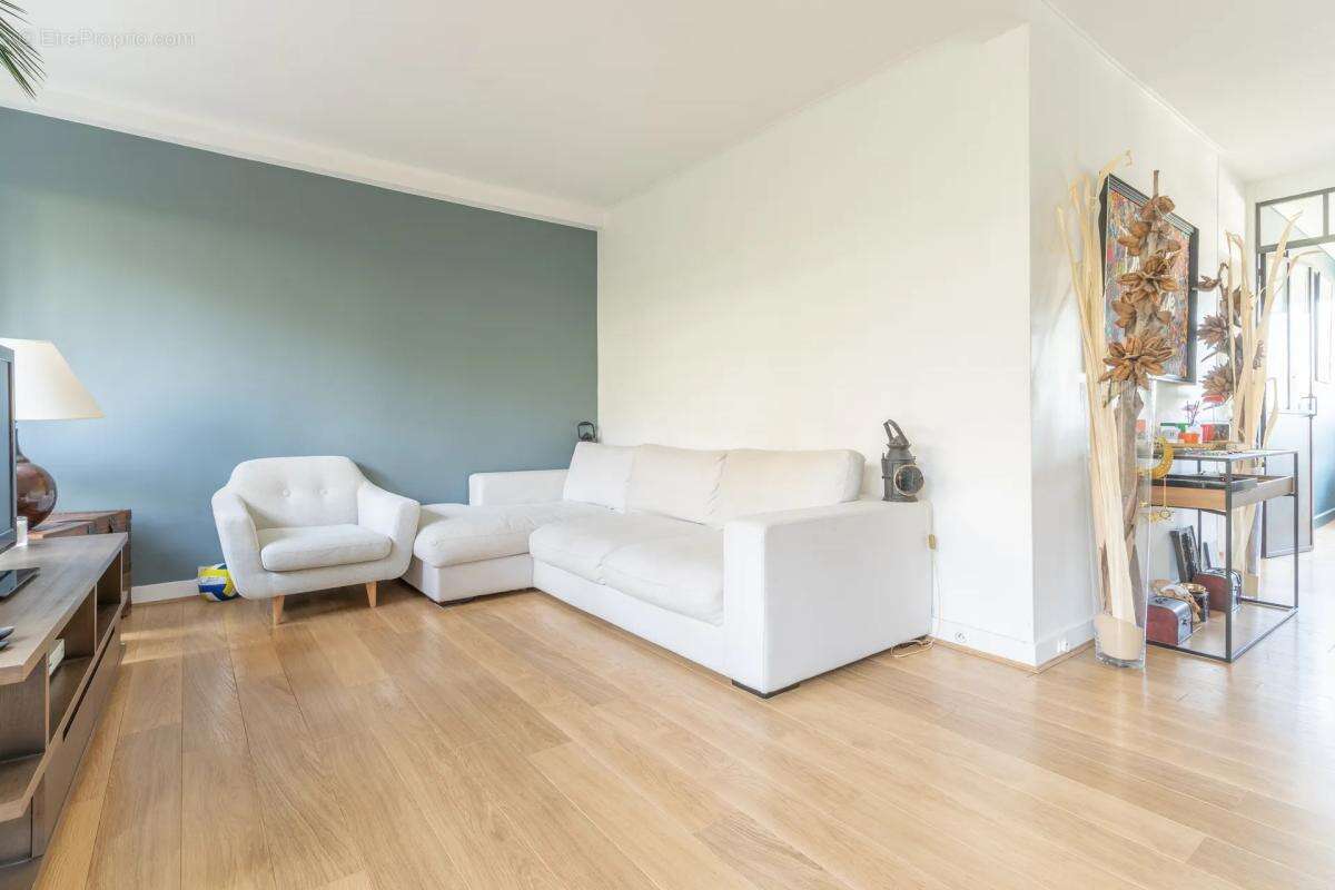 Appartement à LA CELLE-SAINT-CLOUD