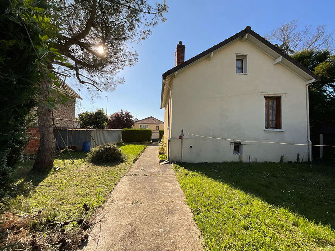 Maison à MAURECOURT