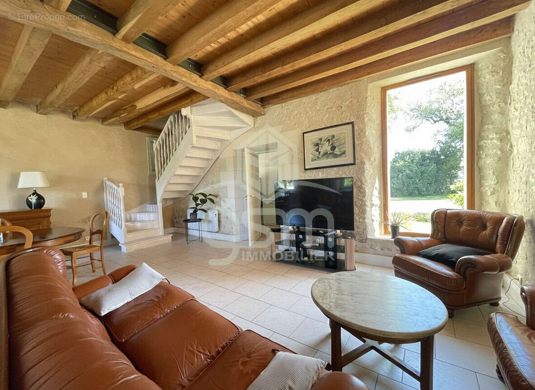Maison 200 m² à Manthelan  - photo 4