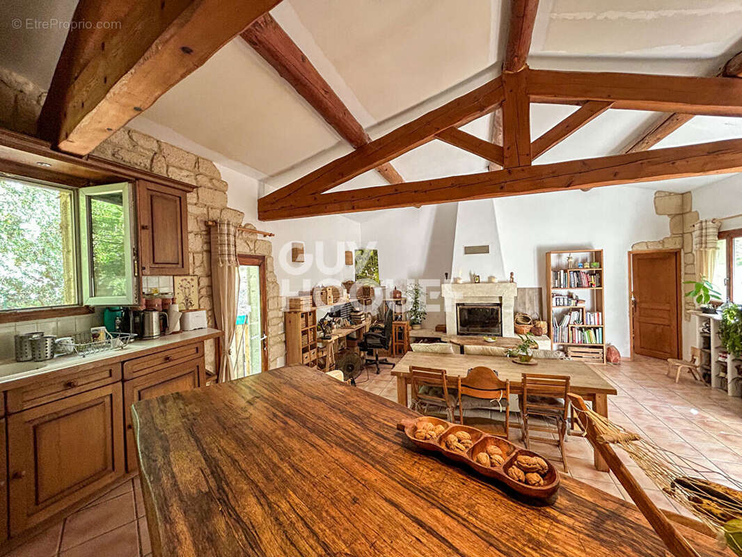 Maison à L'ISLE-SUR-LA-SORGUE