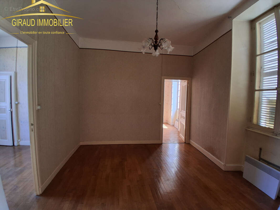 Appartement à CHARLIEU