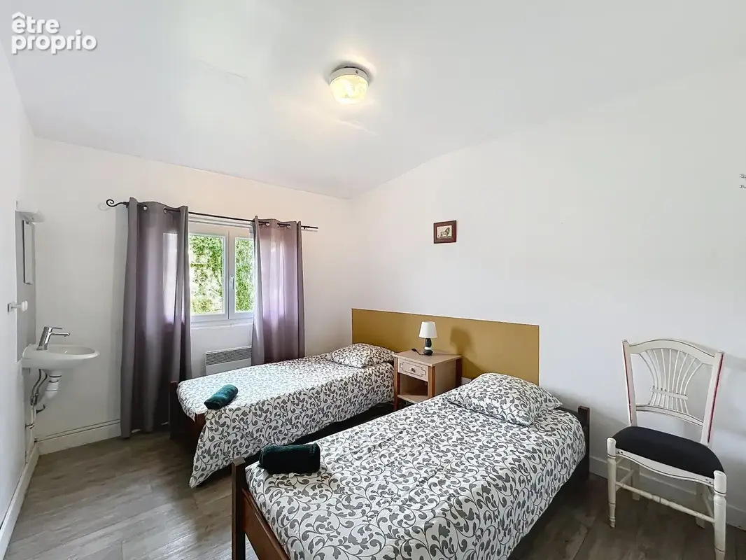 ISSOIRE, maison en pierres sur terrain de 400m2 - photo 6