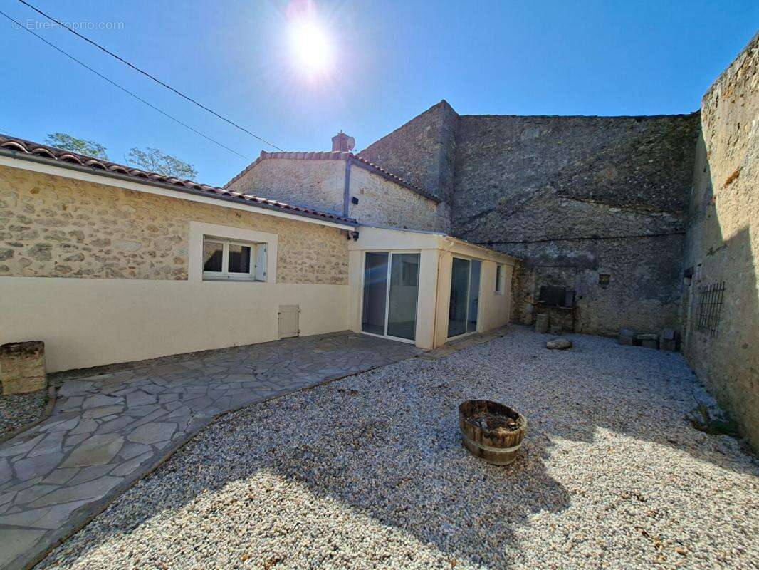 Jolie petite Maison  en pierre Saint-Estèphe 5 pièce(s) 80 m2 - photo 5