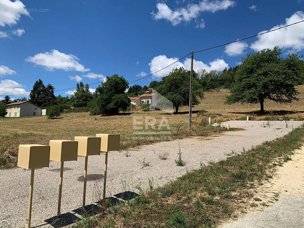 Terrain à SAINT-CLAIR-SUR-GALAURE