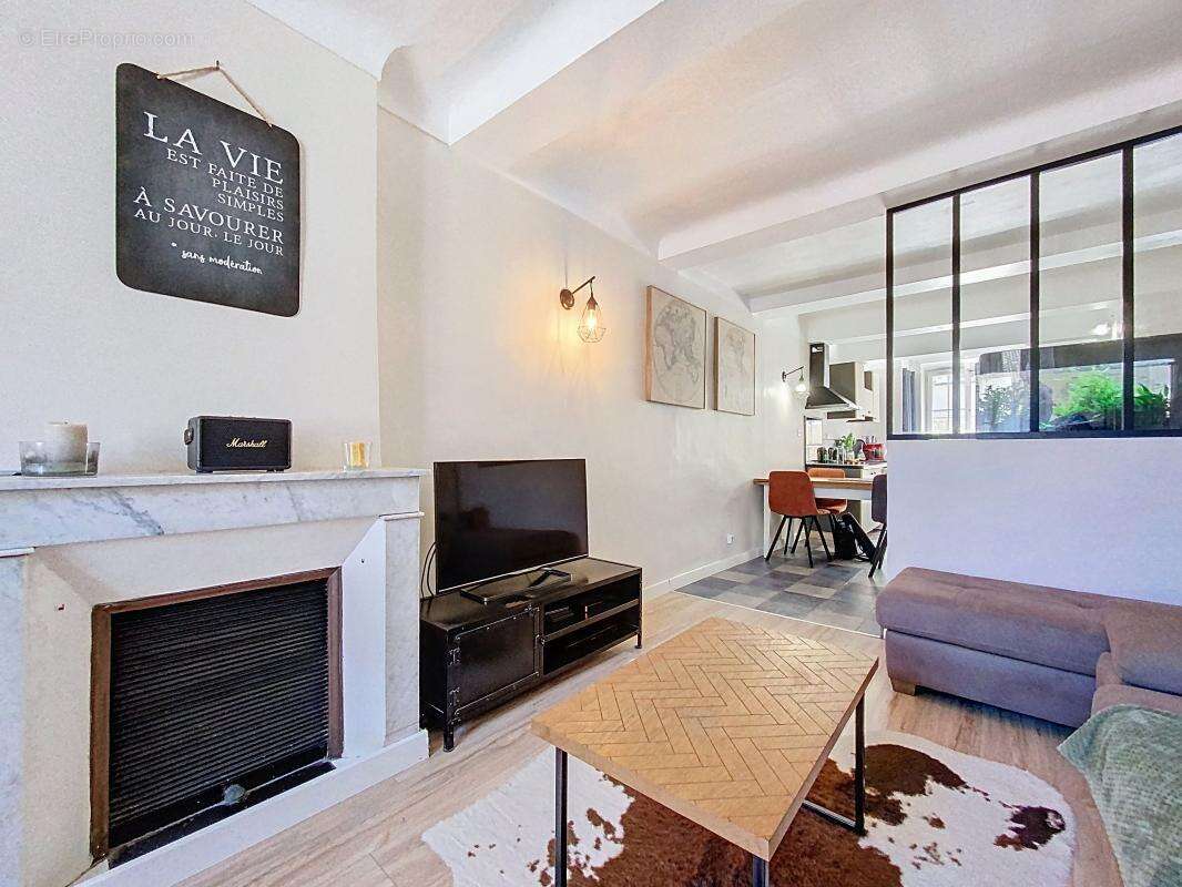 Appartement à ROQUEBRUNE-SUR-ARGENS