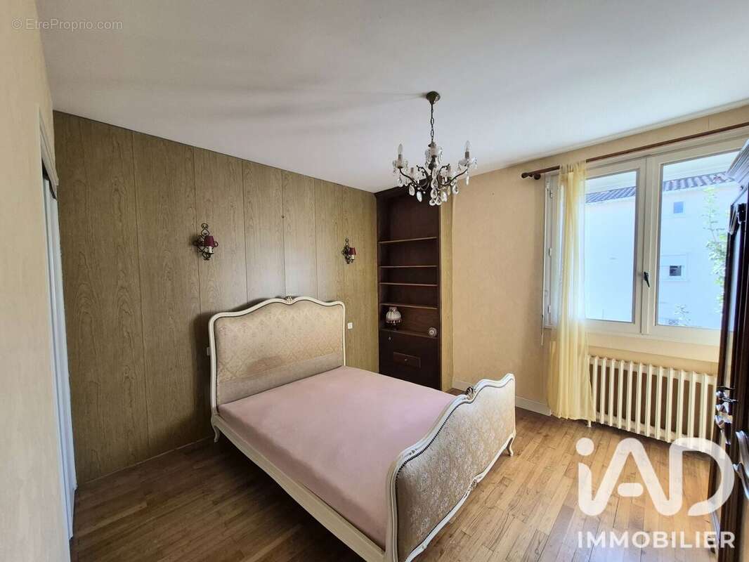 Maison 63 m² à Saint-Martin-D'estreaux  - photo 9