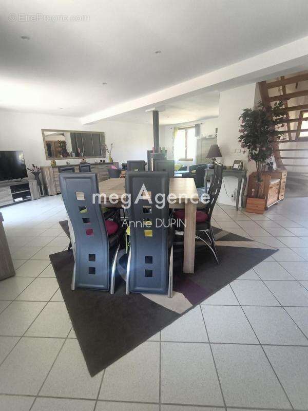 Maison à FAVEROLLES