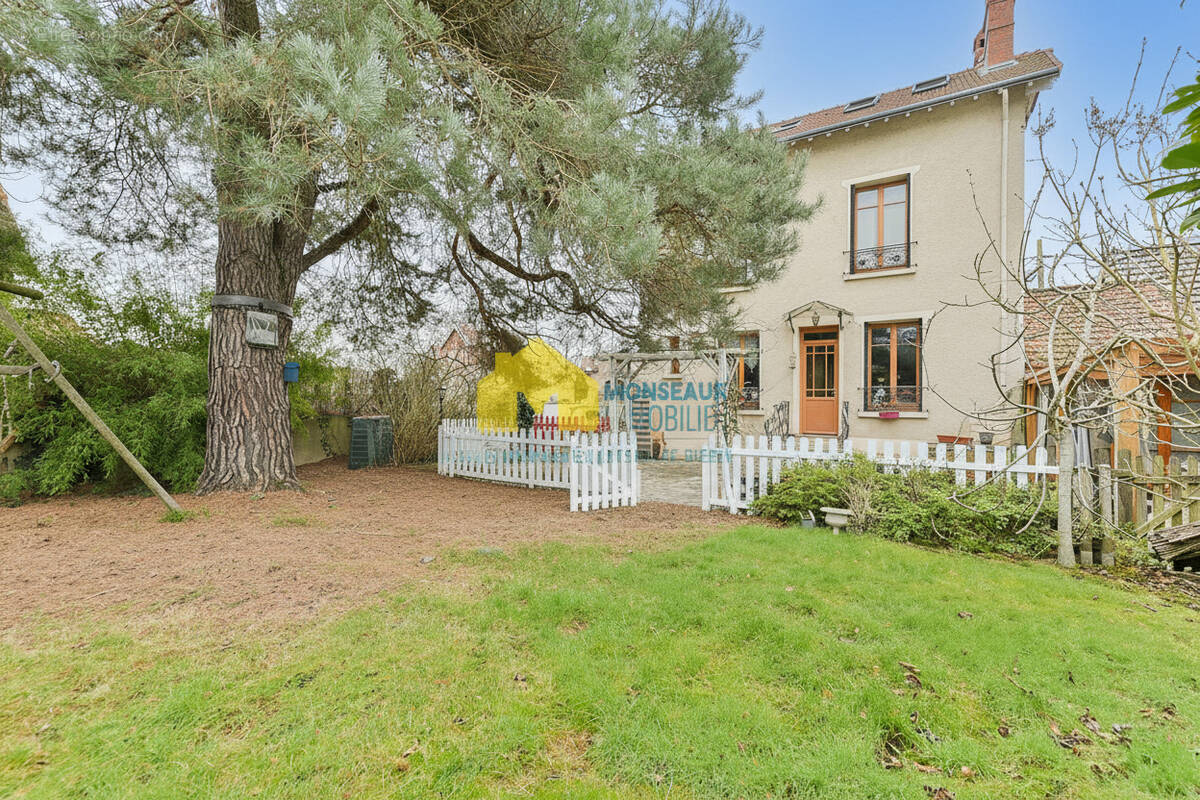 Maison à SAINTE-GENEVIEVE-DES-BOIS