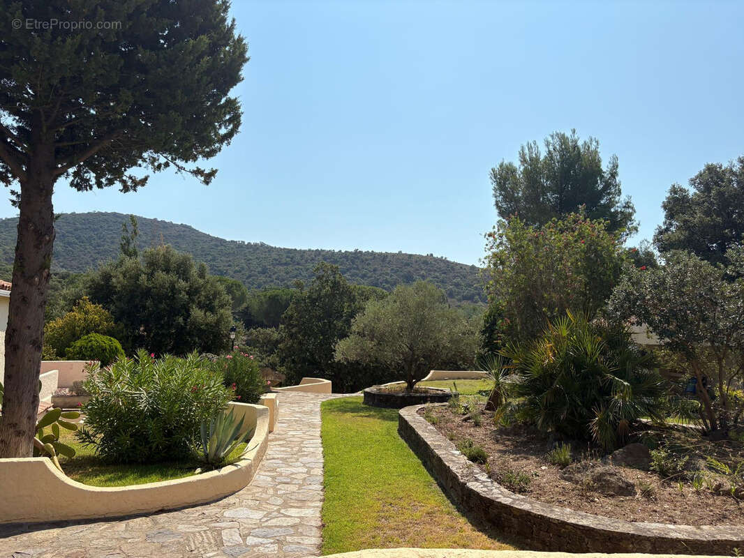 Maison à BORMES-LES-MIMOSAS