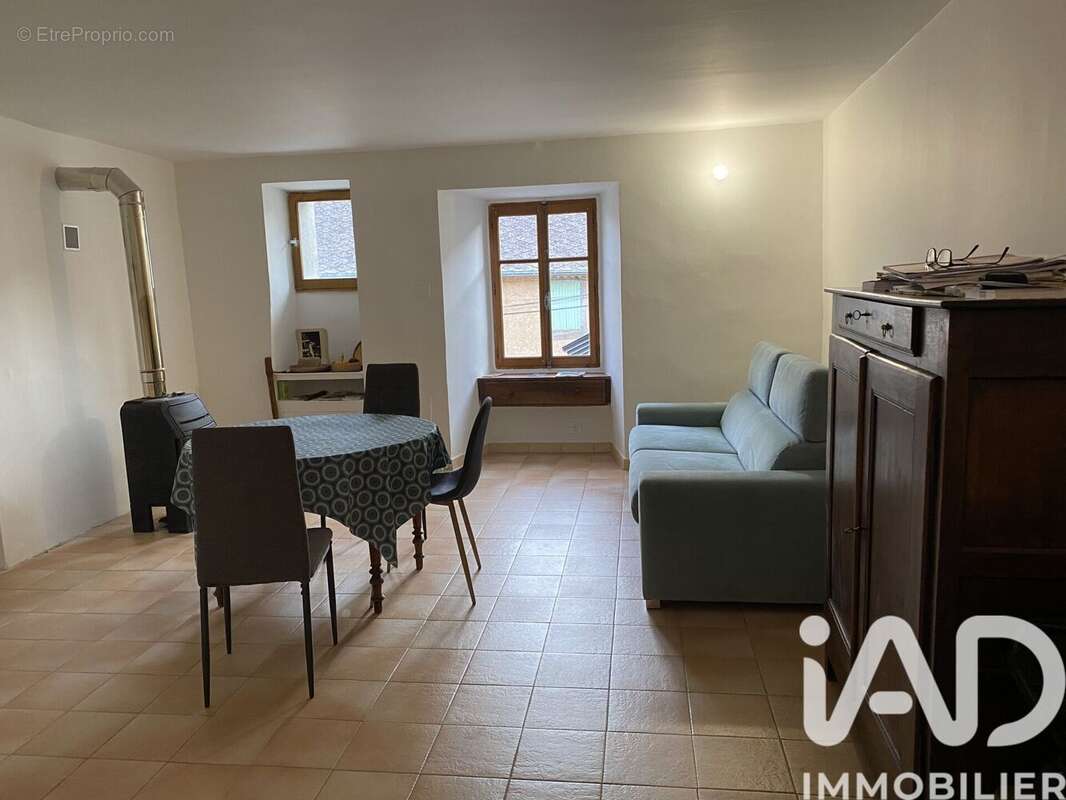 Maison 106 m² à Saint-Julien-En-Beauchene  - photo 2