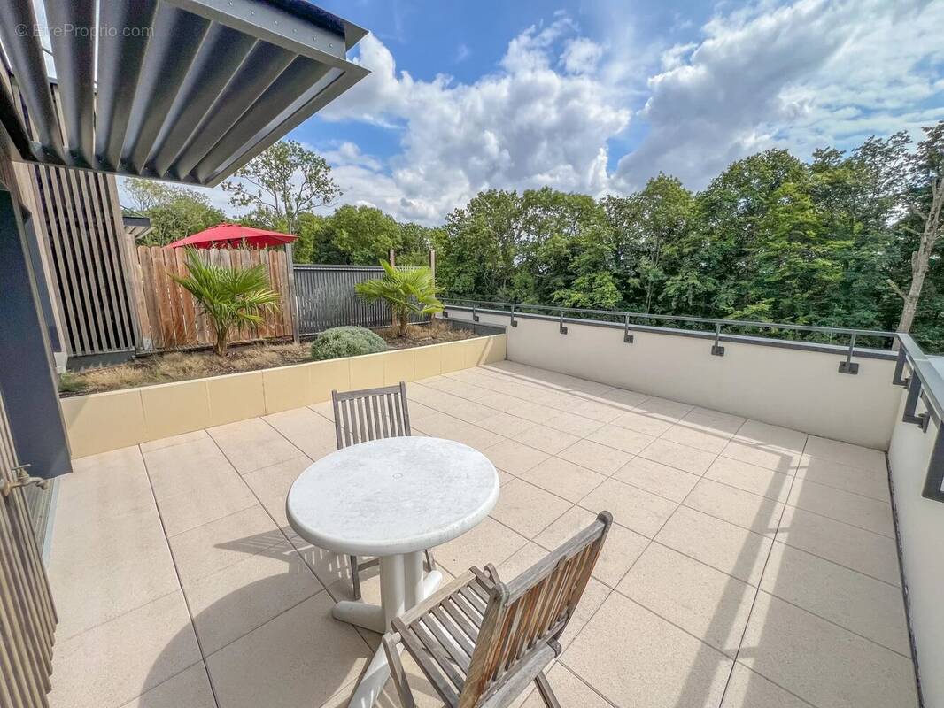 Appartement à LE MESNIL-SAINT-DENIS