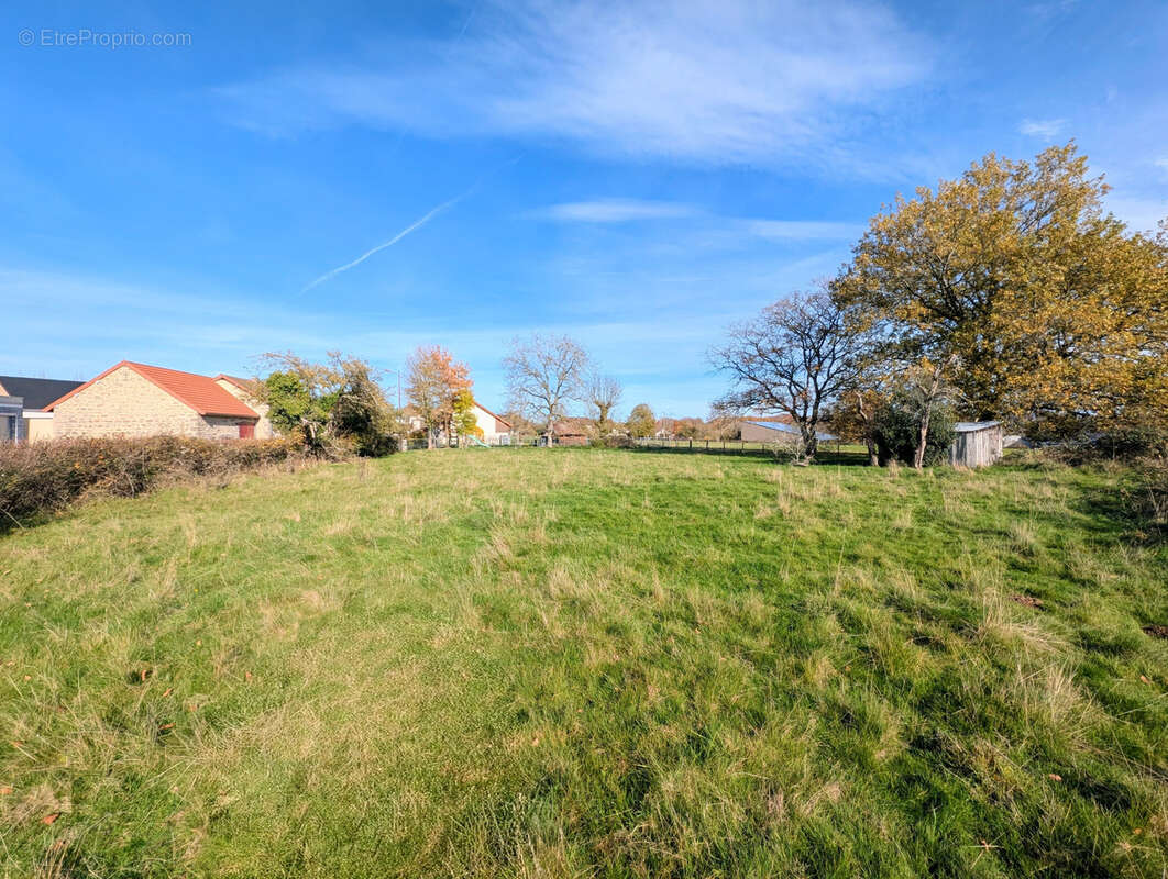 Terrain à SAINT-JACQUES-D&#039;AMBUR