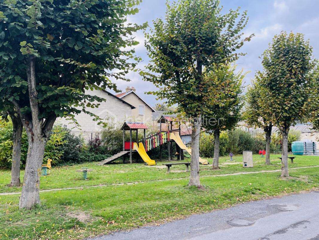 Terrain à NEUFCHATEL-SUR-AISNE