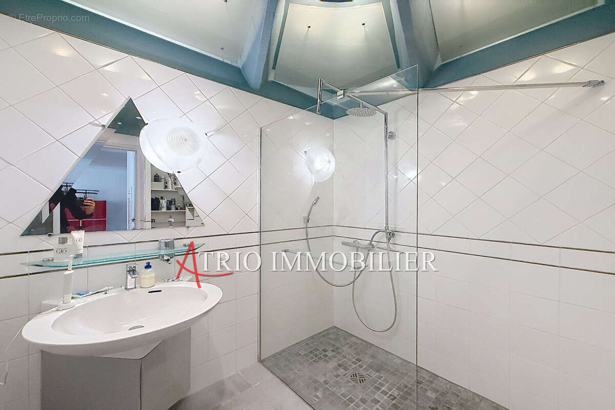 Appartement à SAINT-LAURENT-DU-VAR