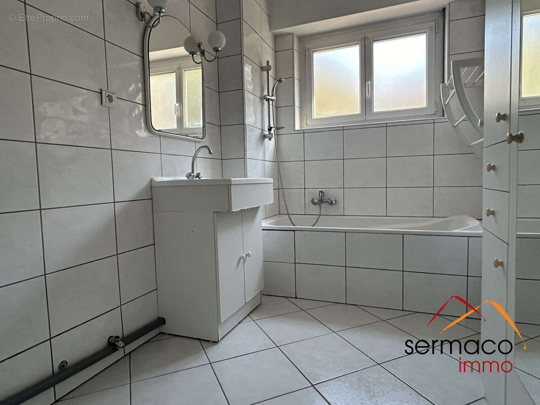 Salle de bains - Appartement à SARREGUEMINES