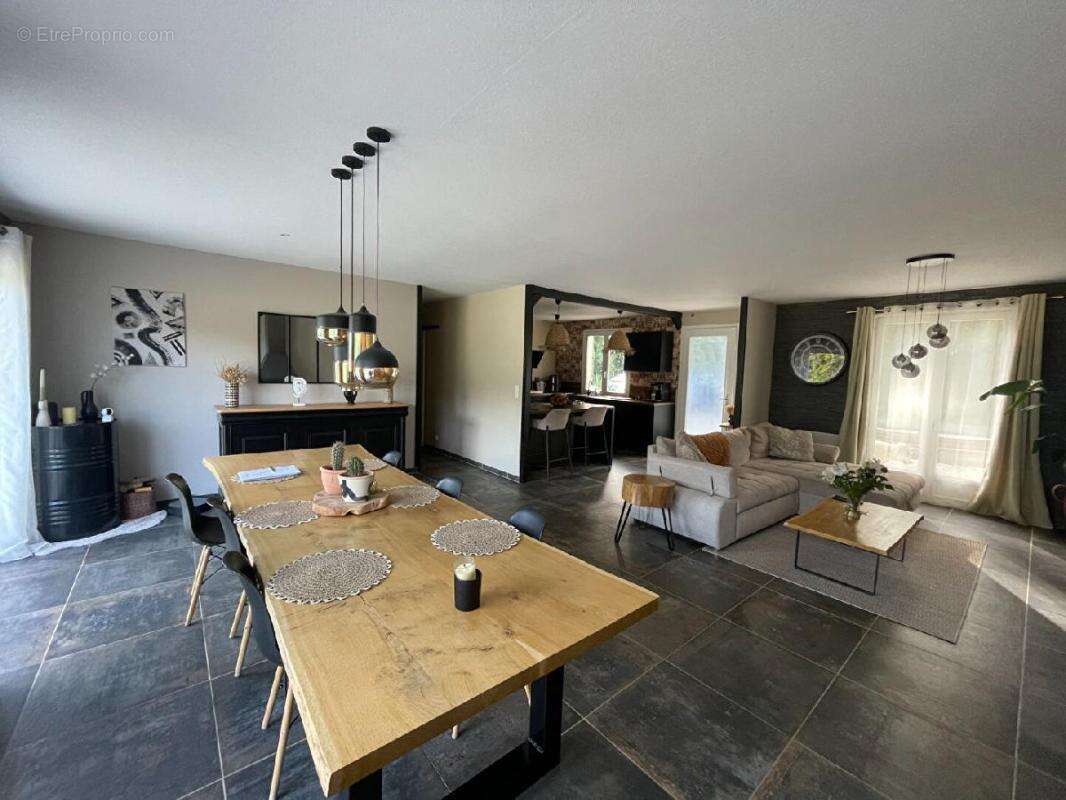 Maison 87 m² à Saint-Cyr  - photo 3