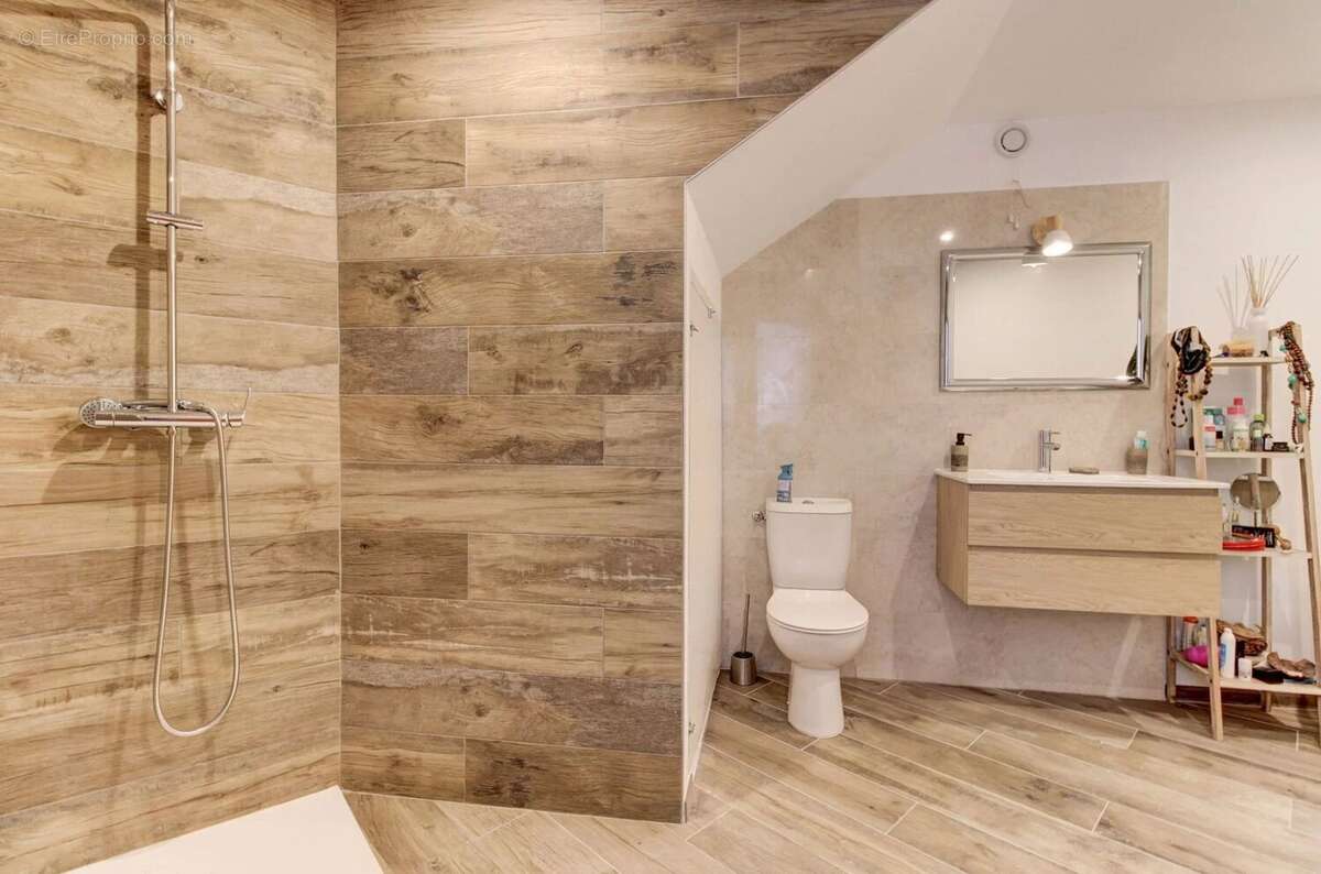 Appartement à TOURRETTE-LEVENS