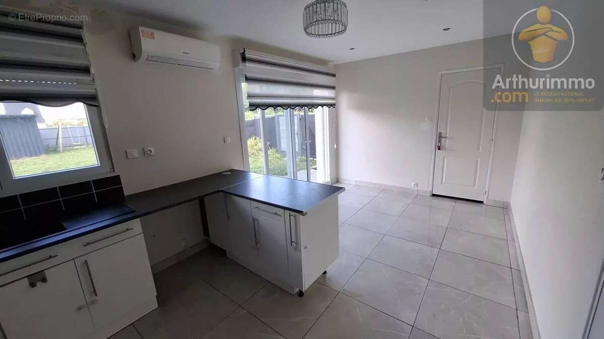 Maison à SAINT-JEAN-DE-LA-RUELLE