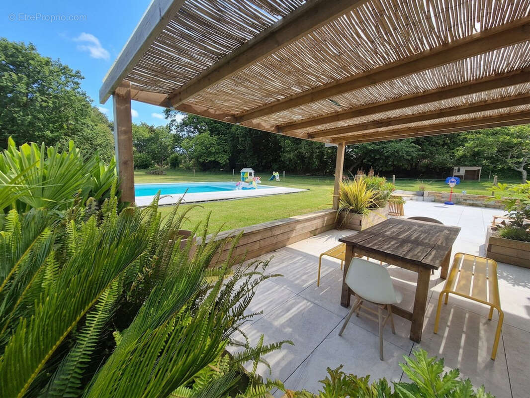 TREMEOC (29) – Corps de ferme rénové de 225 m² au sol avec piscine, studio indépendant, penty et jardin arboré - photo 6