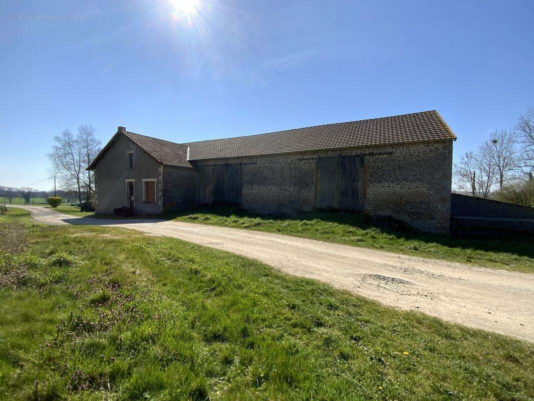 Maison à LADAPEYRE