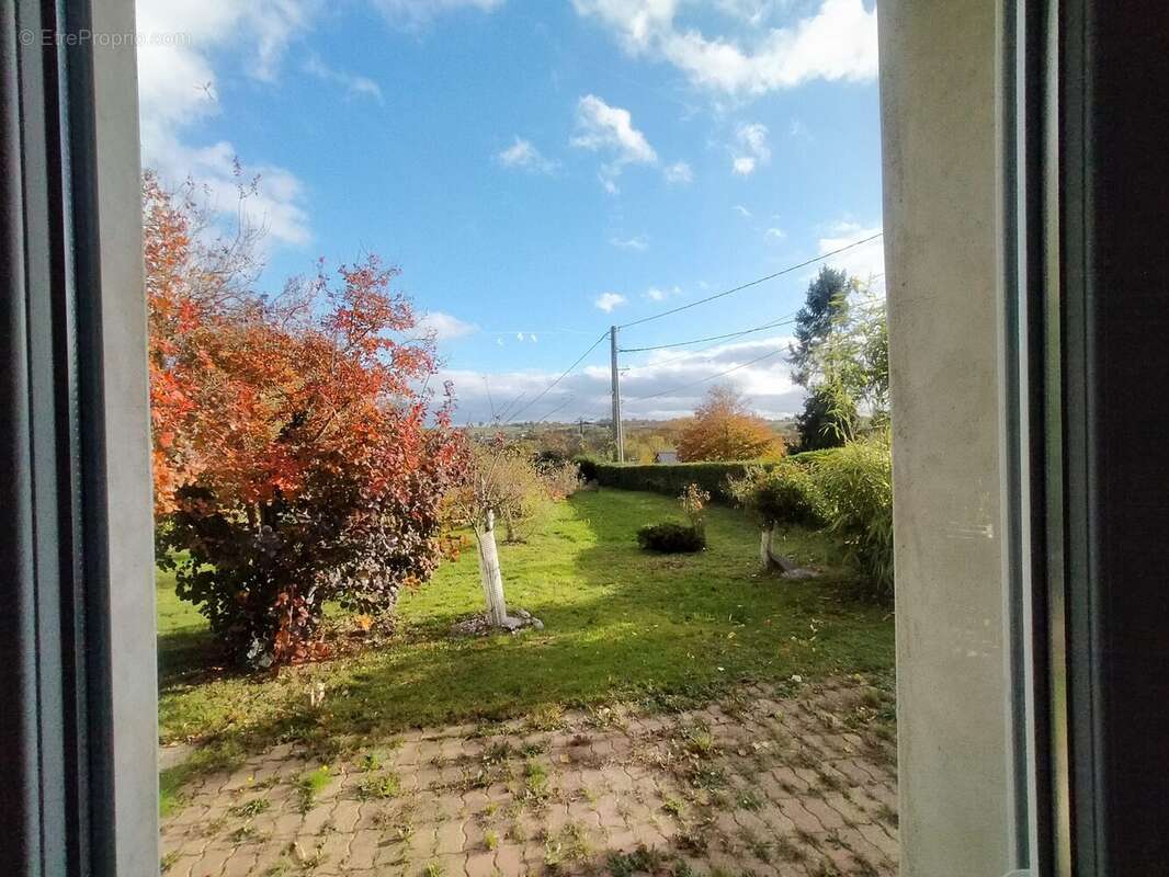 maison de campagne à vendre Averton 53700 vue du jardin - Maison à AVERTON