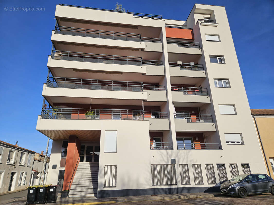 Appartement à LE COTEAU