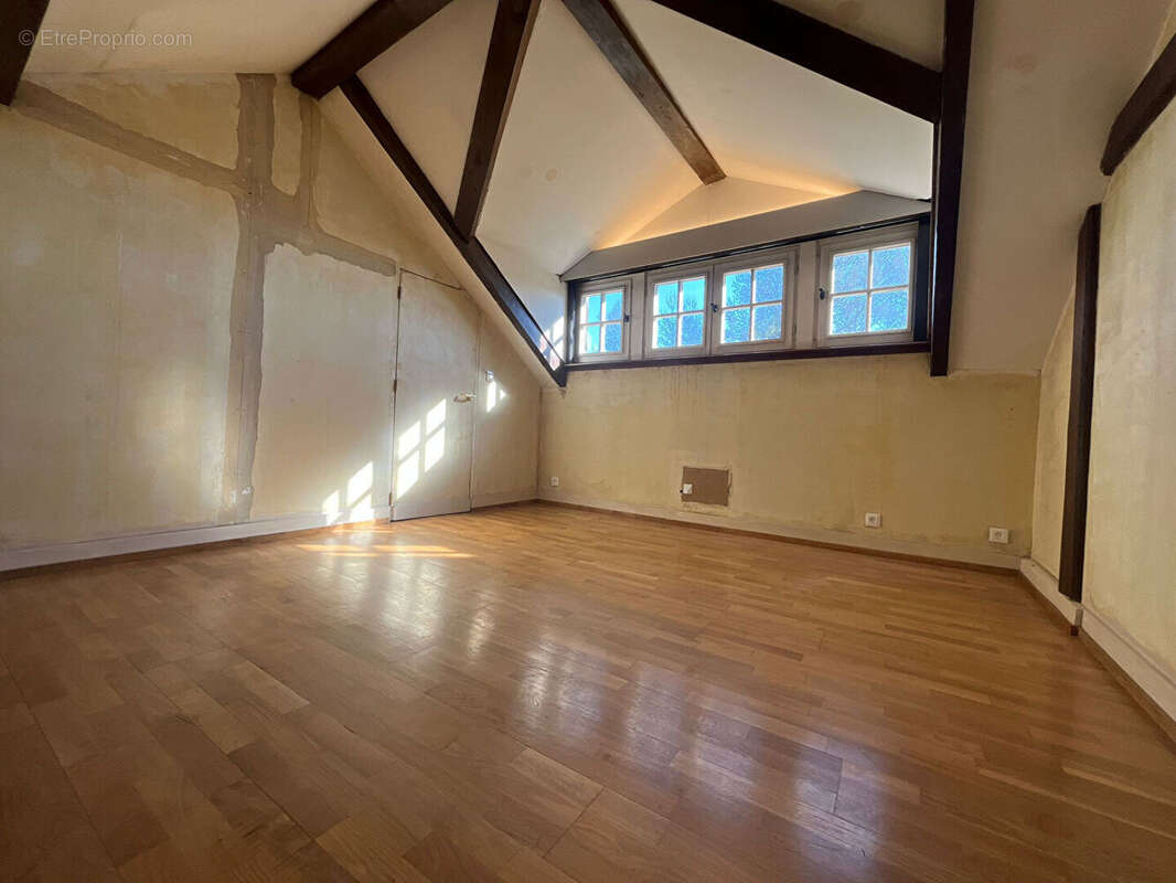 Maison à POUILLEY-LES-VIGNES