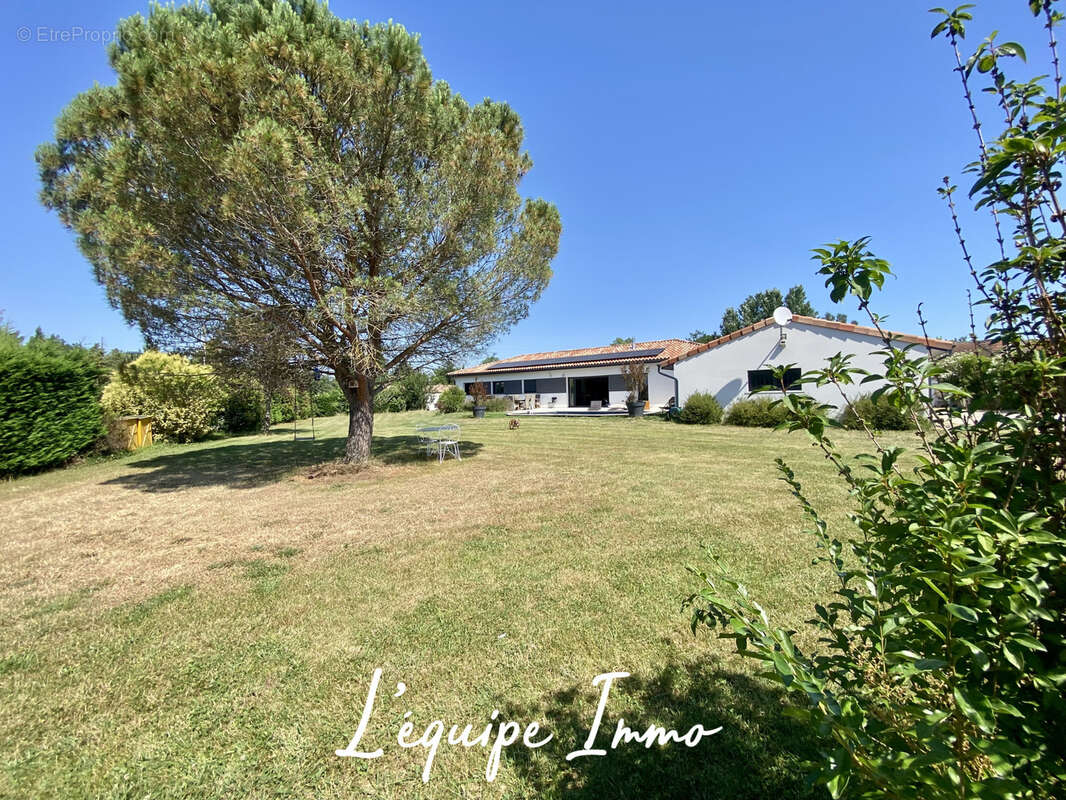 Villa T6 avec piscine et double garage - photo 3
