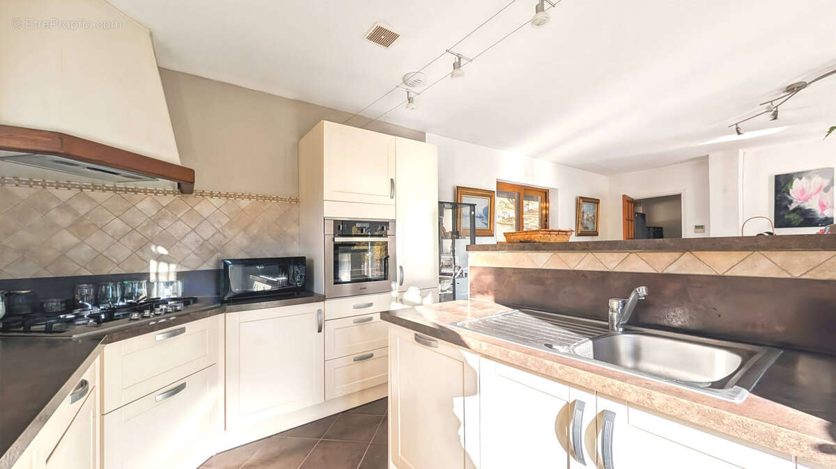 Maison à GREOLIERES