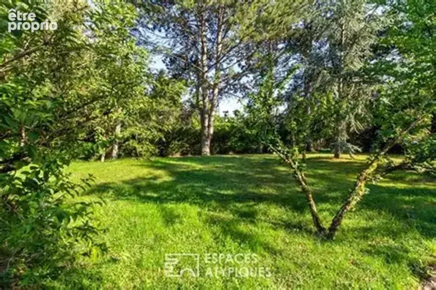 Terrain à SAINT-CYR-SUR-MORIN