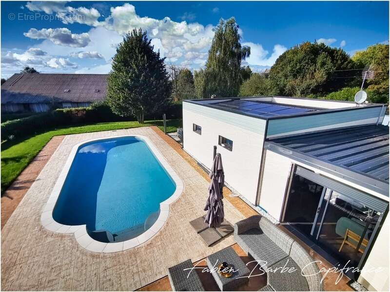 Maison à NEANT-SUR-YVEL