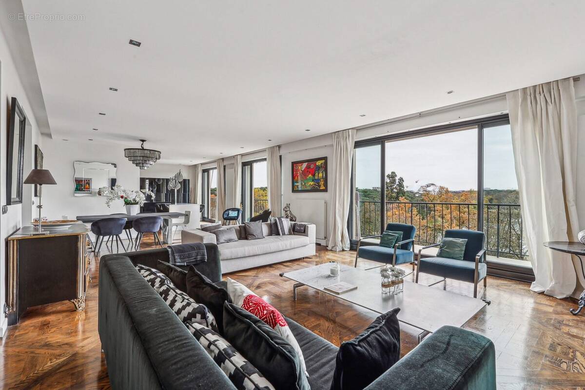 Appartement à NEUILLY-SUR-SEINE