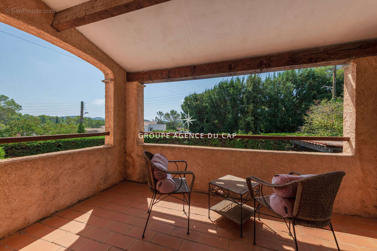 Villa Saint Raphael 5 pièce(s) 120 m2 - photo 8