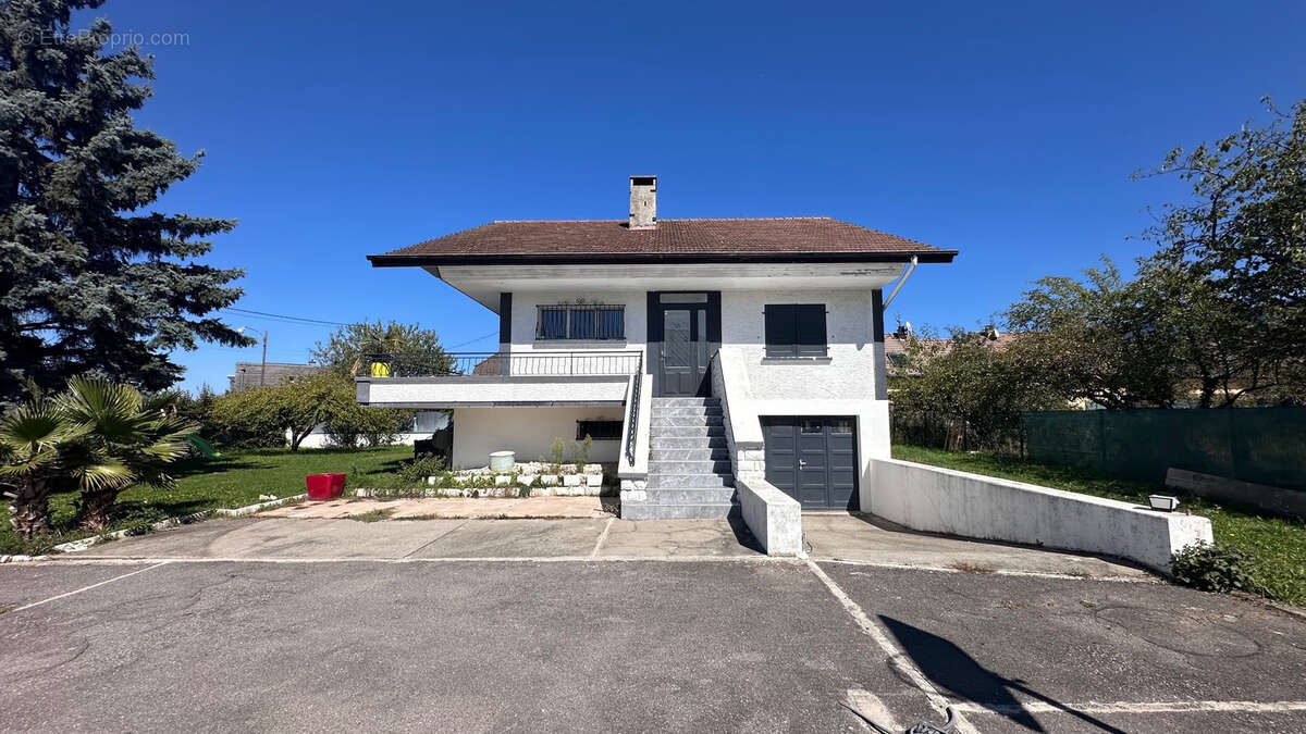 Maison à VETRAZ-MONTHOUX