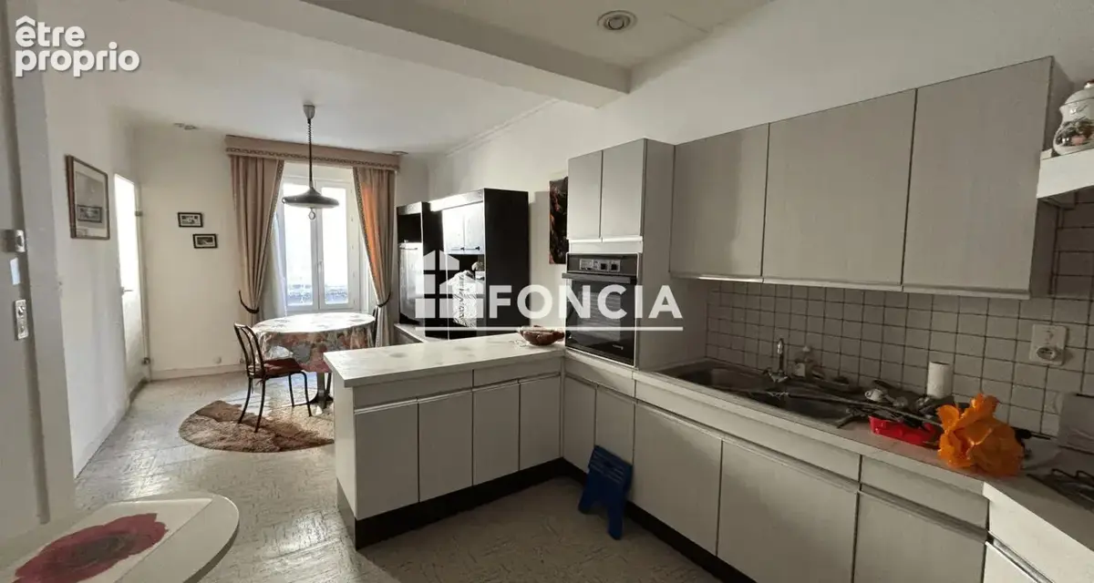 Concarneau - Au coeur du Centre-Ville - A Vendre Vaste Appartement T5 Duplex de 112 m2 (140 m2 au sol) - photo 2