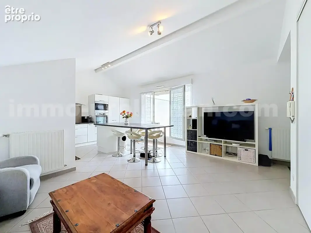 Appartement_T4_Ville_la_grand_Genève_Ceva_tram_Suisse__attique_famille_terrasse_vue_séjour_