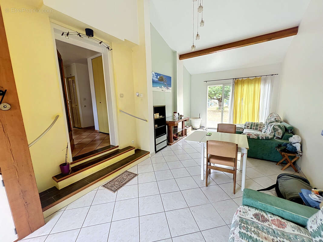 Maison plain pied sur 653 m2 st genevieve des bois - photo 3