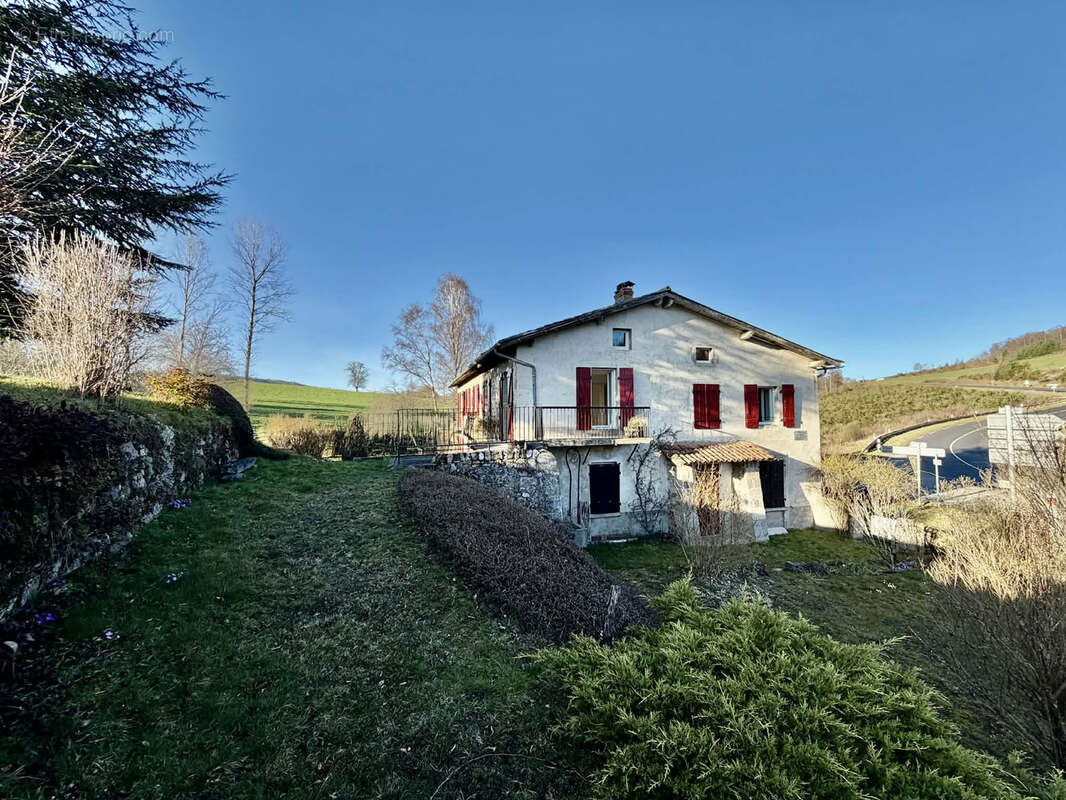 Maison à SAINT-AMANT-ROCHE-SAVINE
