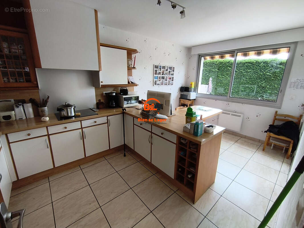 Villa 4 chambres, 2 bureaux, piscine, MUR SUR ALLIER - BSLE PONT DU CHATEAU - Maison à MEZEL