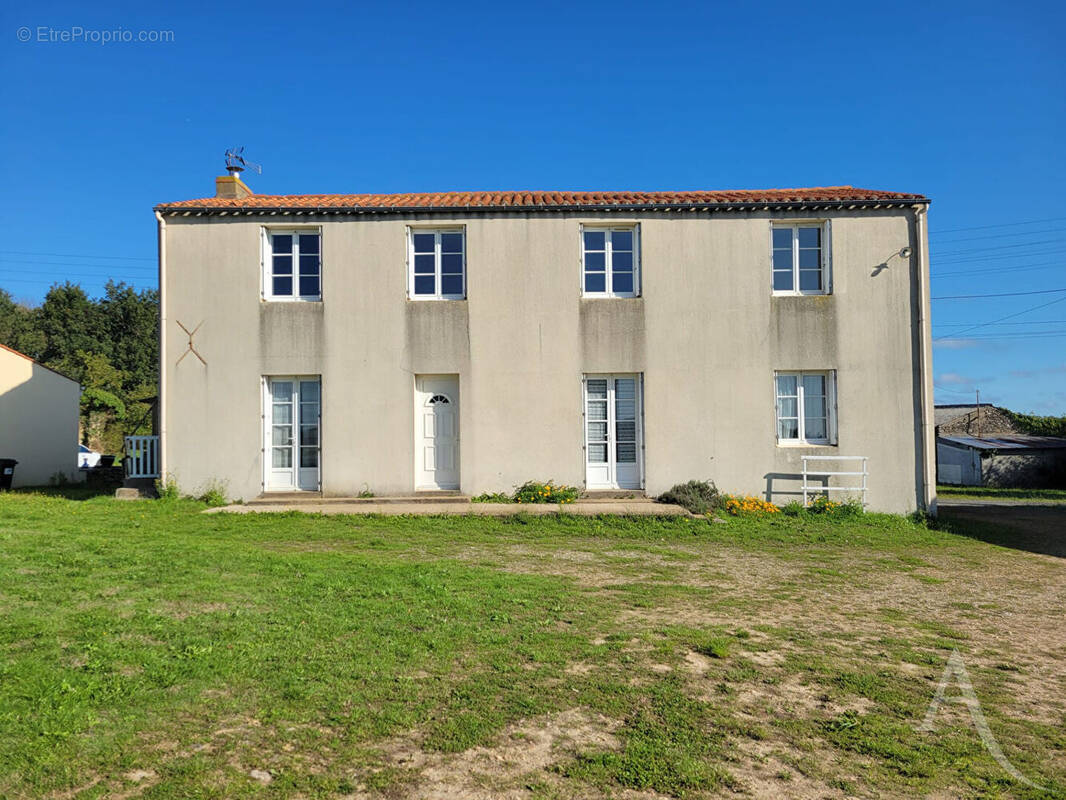 Maison à SAINT-ETIENNE-DU-BOIS