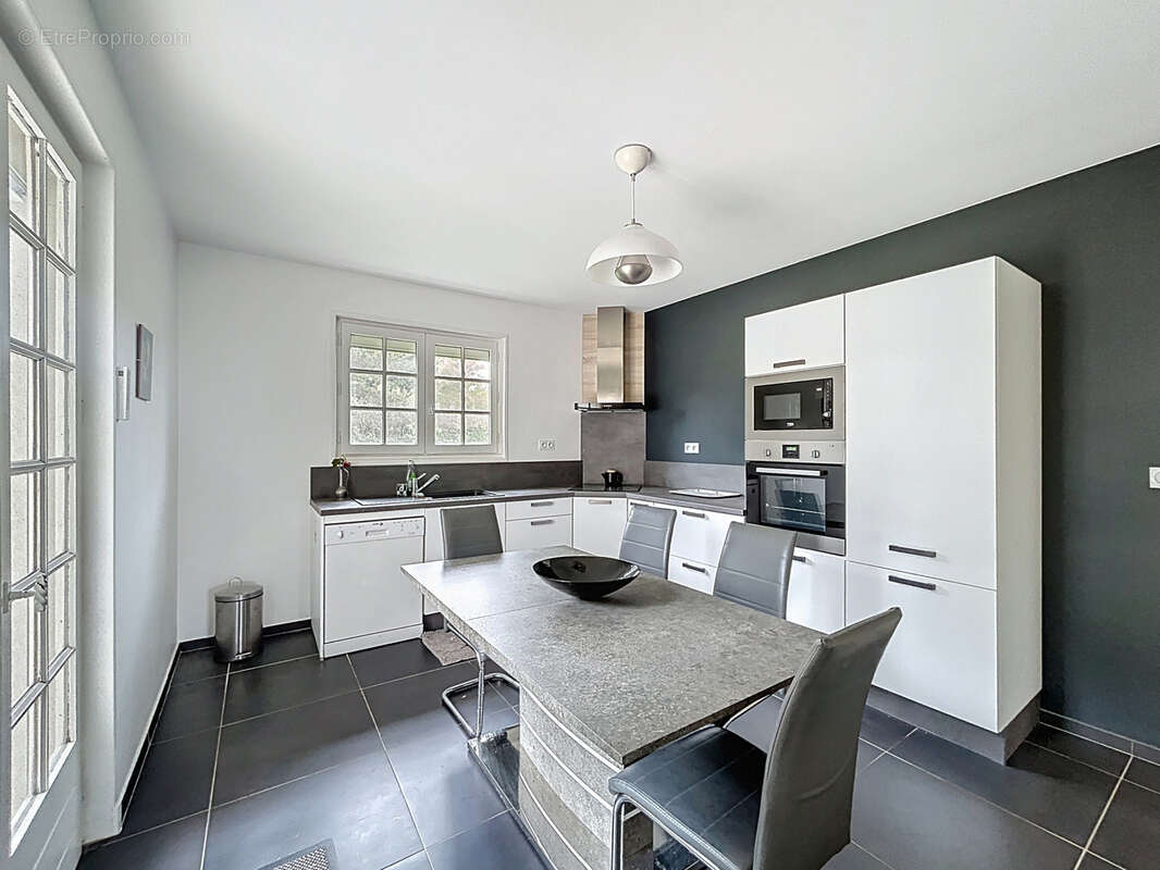 Maison à ECOTAY-L'OLME